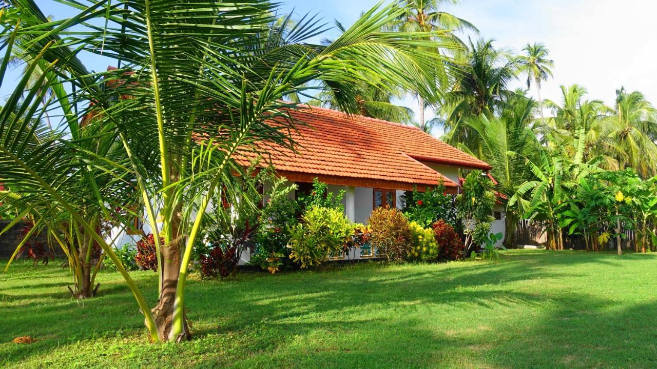 Regina Beach Bungalow Тринкомали Экстерьер фото
